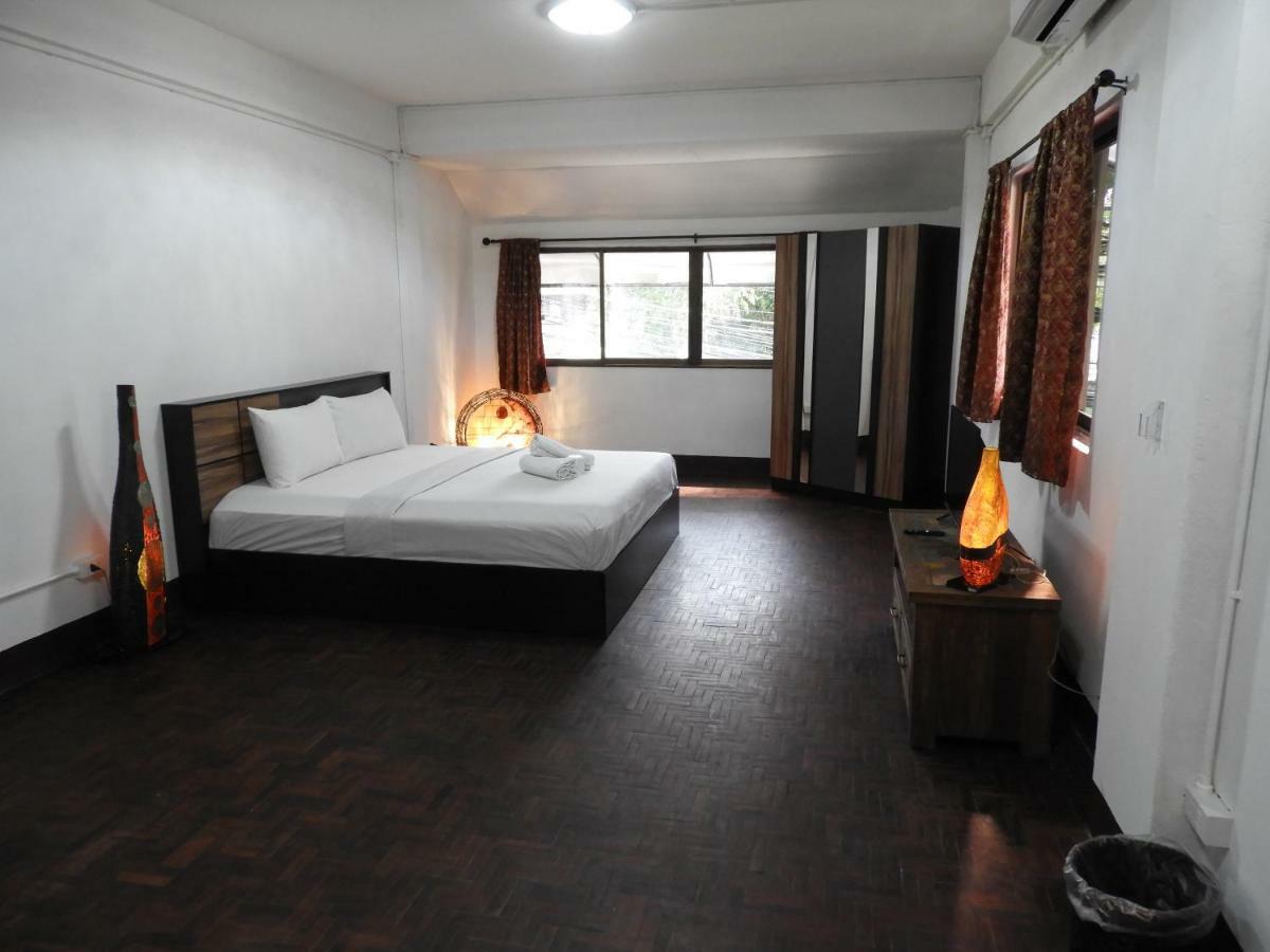 P'Lyn House Hotel Chiang Mai Buitenkant foto